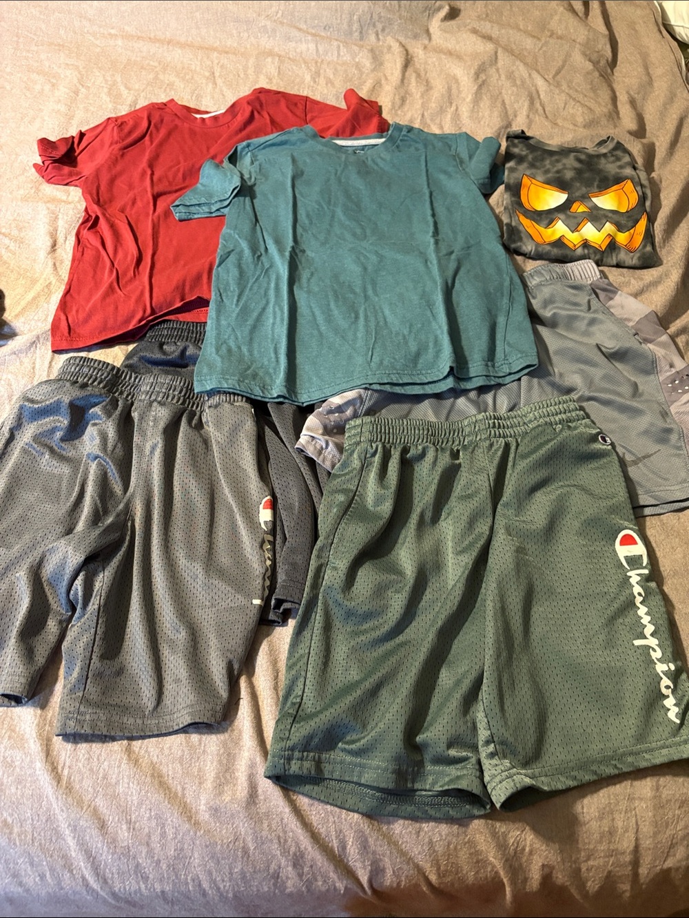 Boys size 10/12 bundle !!! 4 pairs of shorts / 3 tees